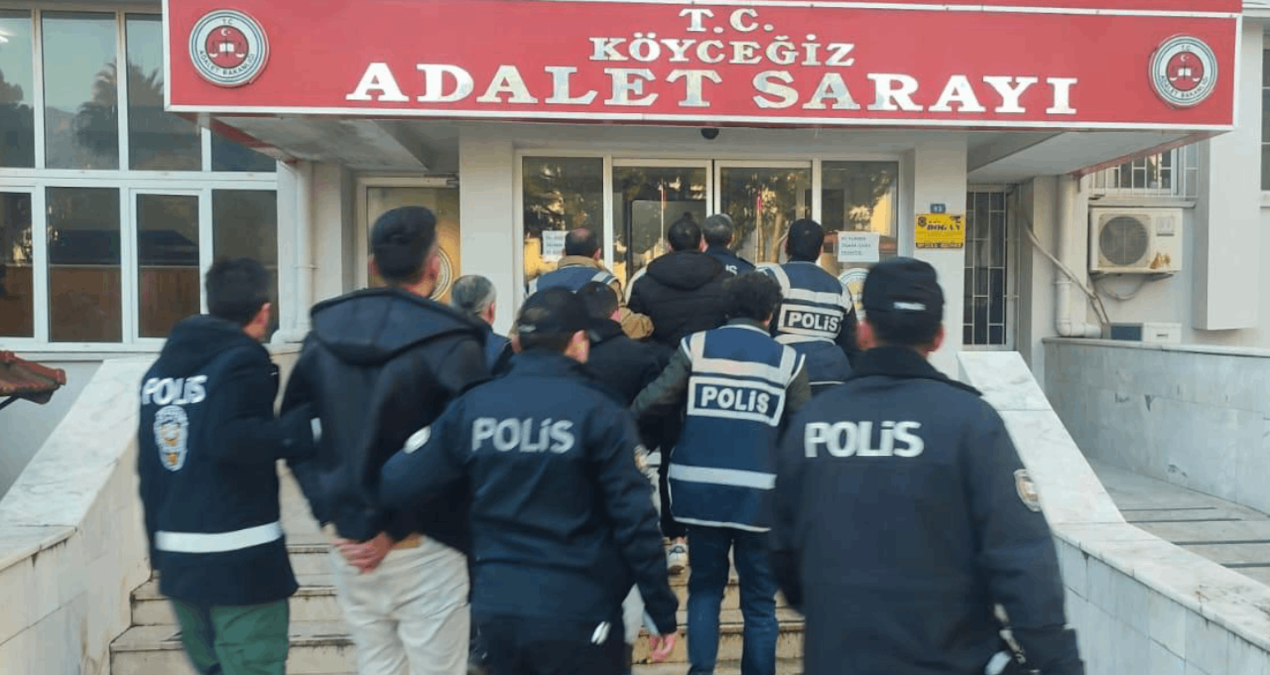 İstihbaratcı polis kılığında vatandaşın altın ve paralarına el koyan çete çökertildi